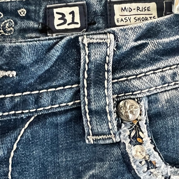 MISS ME: Distressed Mid-Rise Easy Shorts - Picture 7 of 8